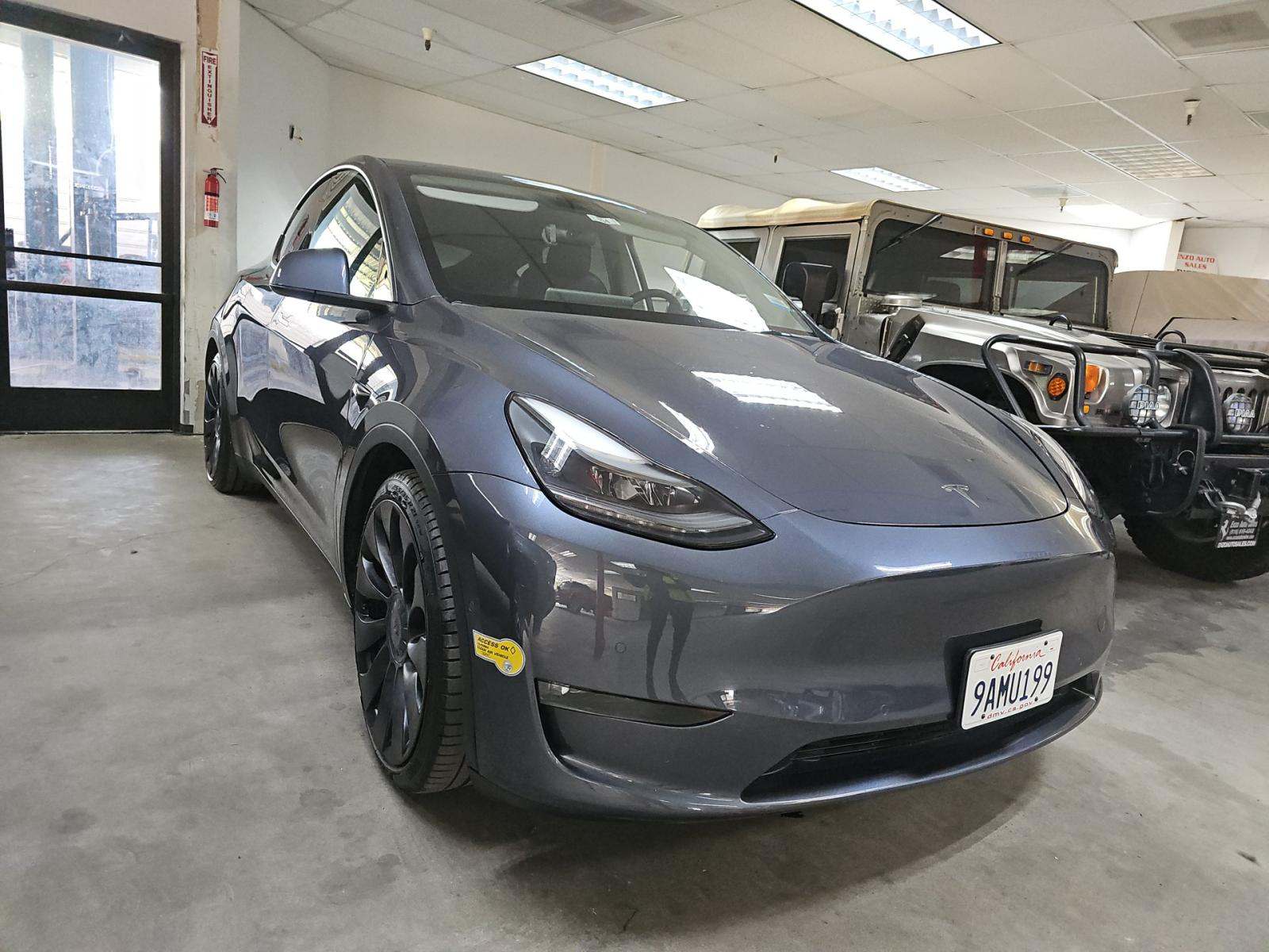 TESLA MODEL Y - 4