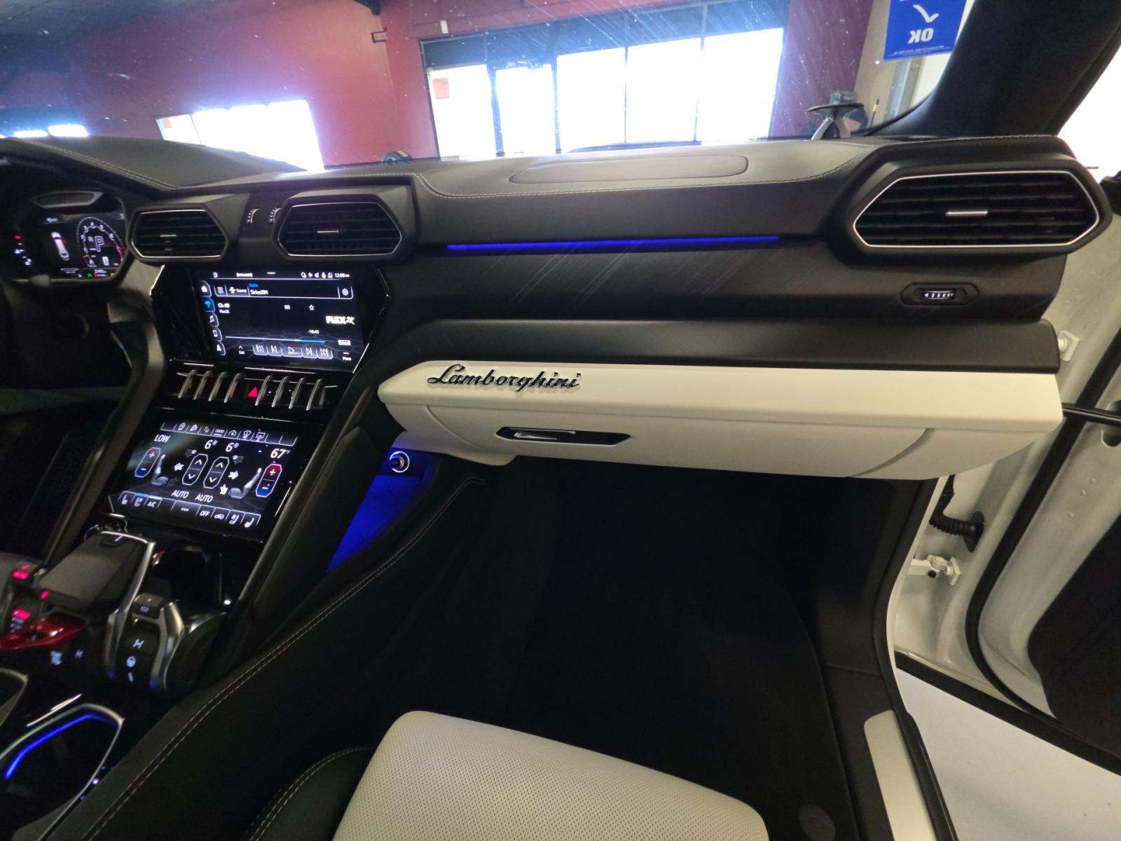 2022 Lamborghini Urus Base AWD