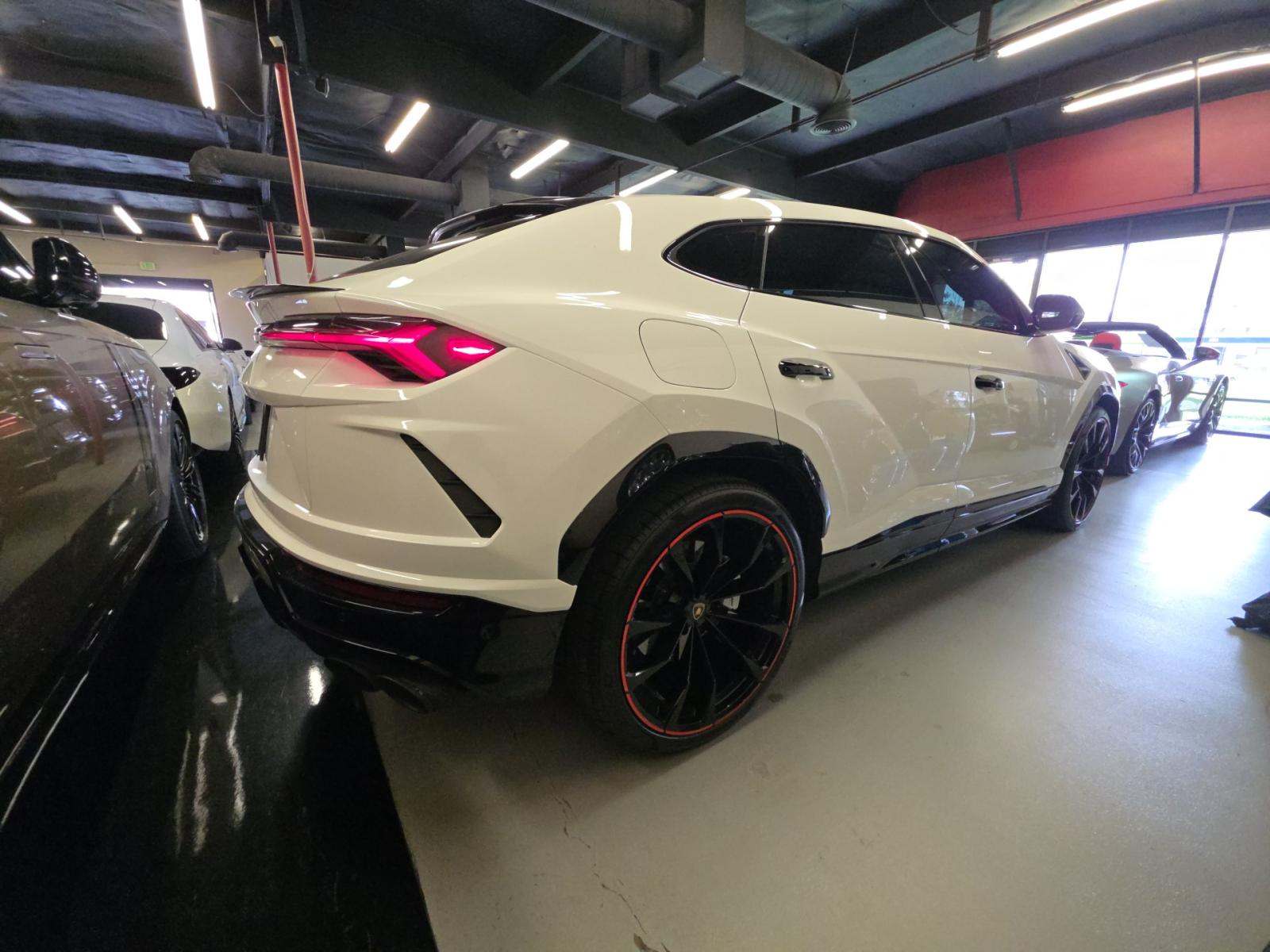 2022 Lamborghini Urus Base AWD