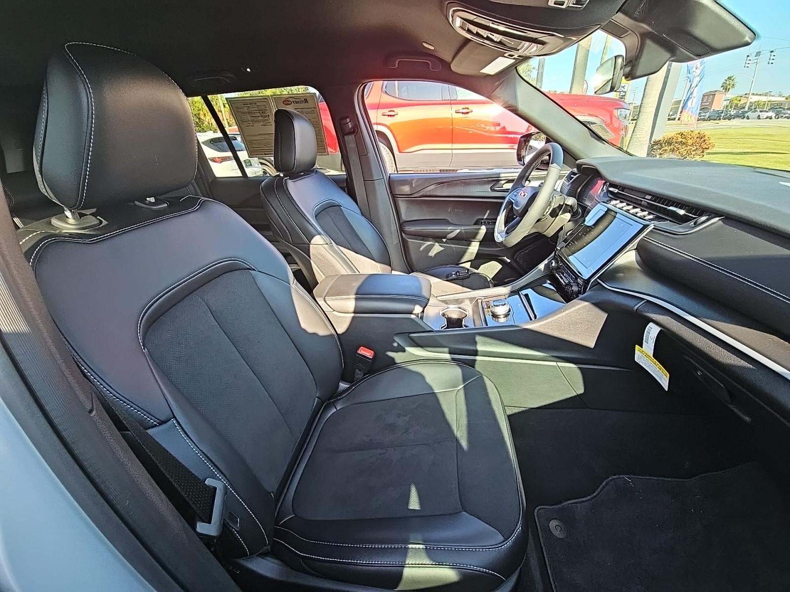 2025 Jeep Grand Cherokee Altitude RWD