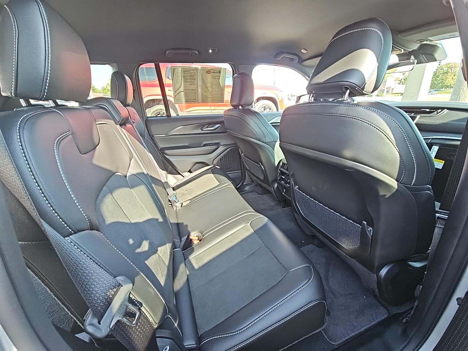 2025 Jeep Grand Cherokee Altitude RWD