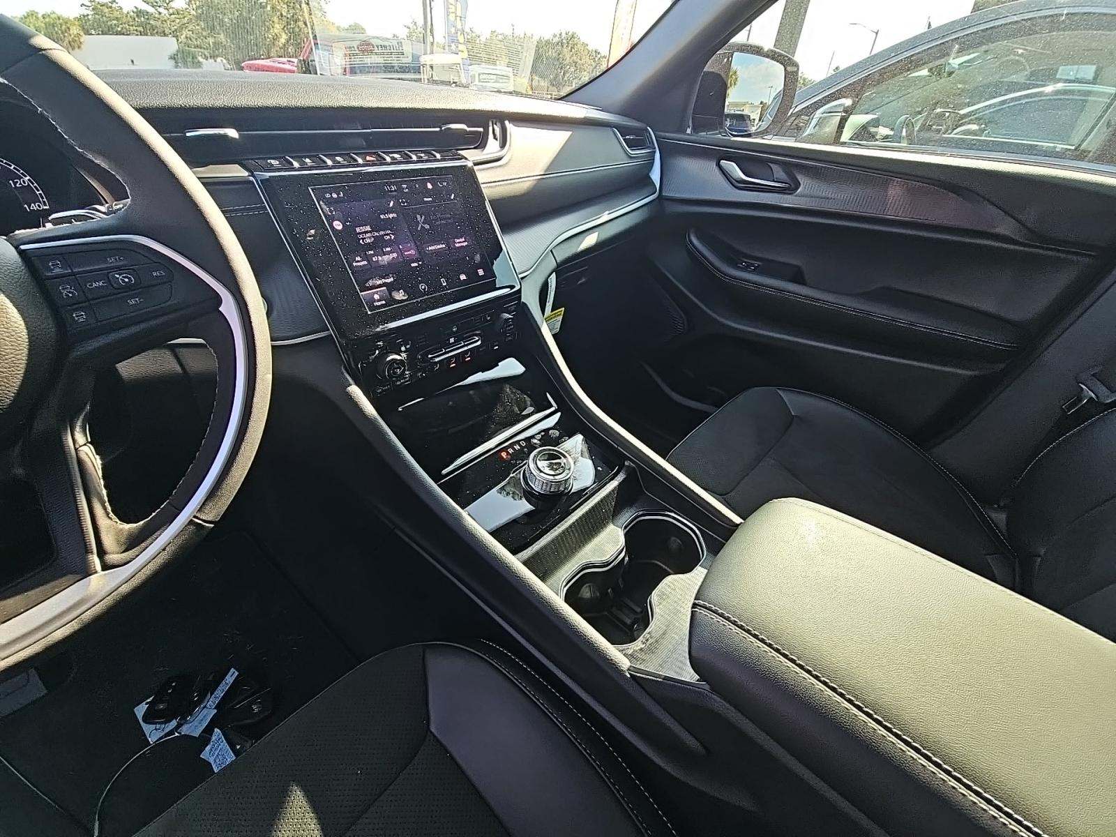 2025 Jeep Grand Cherokee Altitude RWD