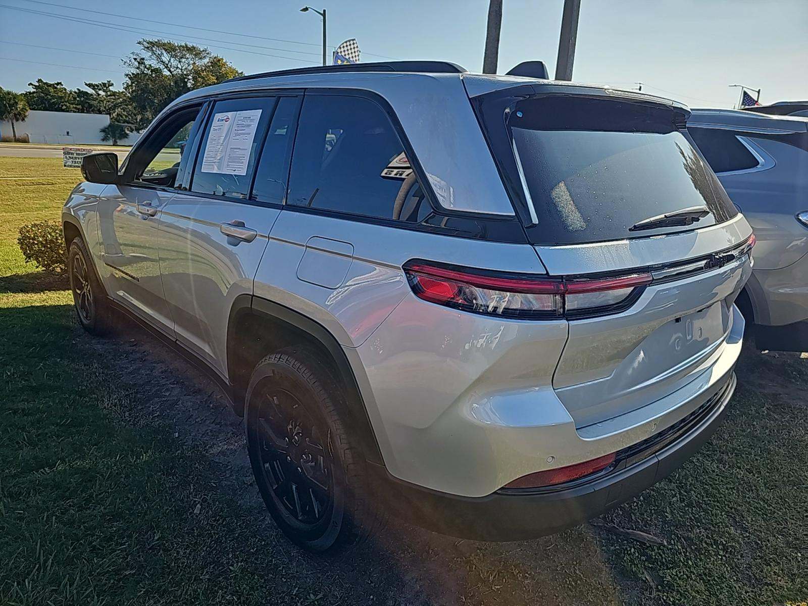 2025 Jeep Grand Cherokee Altitude RWD