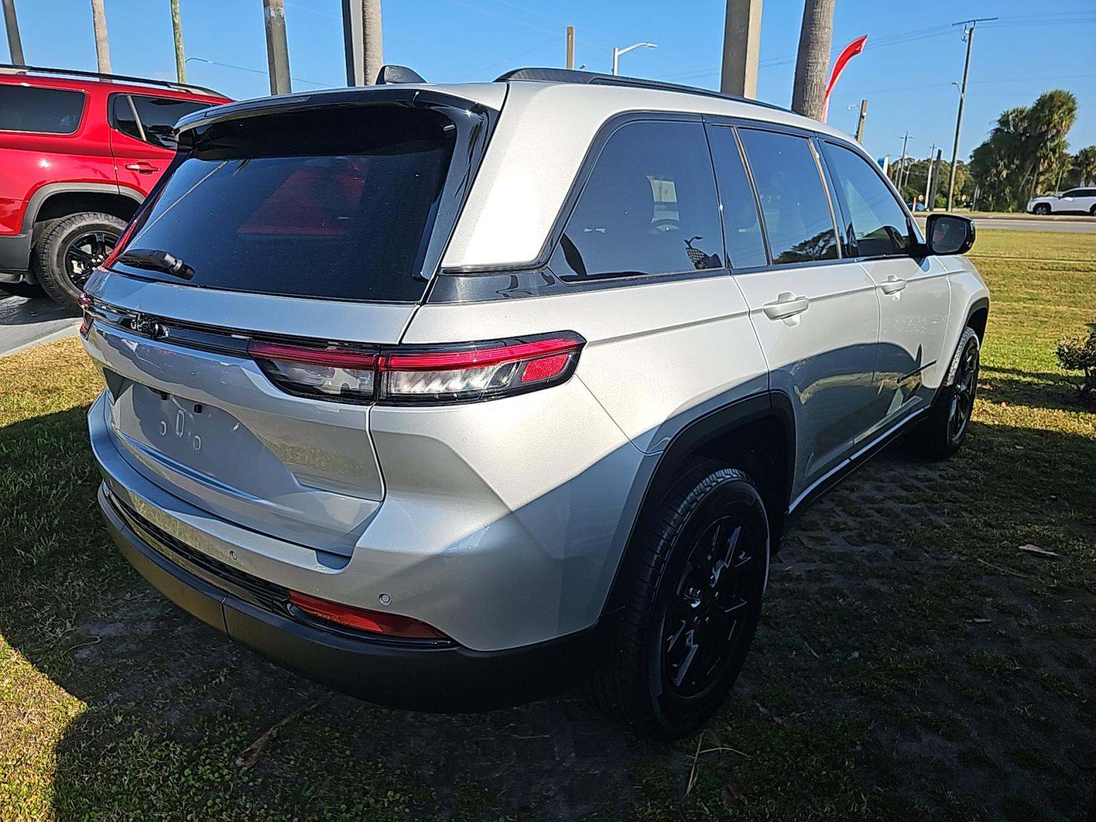 2025 Jeep Grand Cherokee Altitude RWD