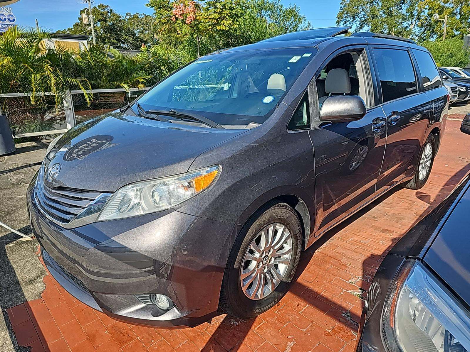 2017 Toyota Sienna XLE FWD