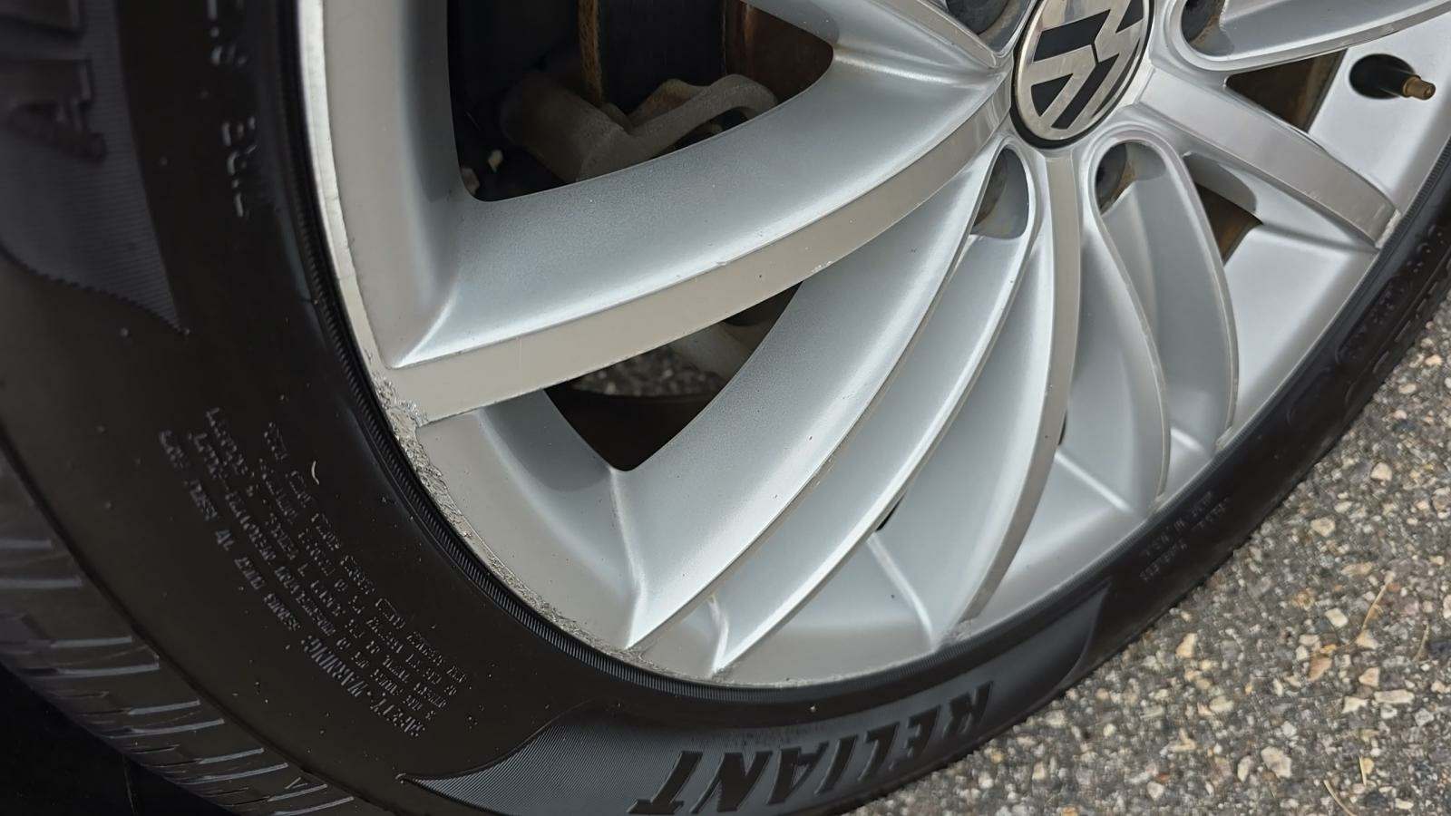 2014 Volkswagen Tiguan 2.0T SE FWD