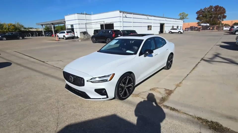 2024 Volvo S60 Core Dark Theme