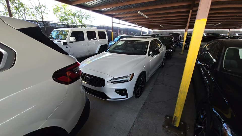 2024 Volvo S60 Core Dark Theme