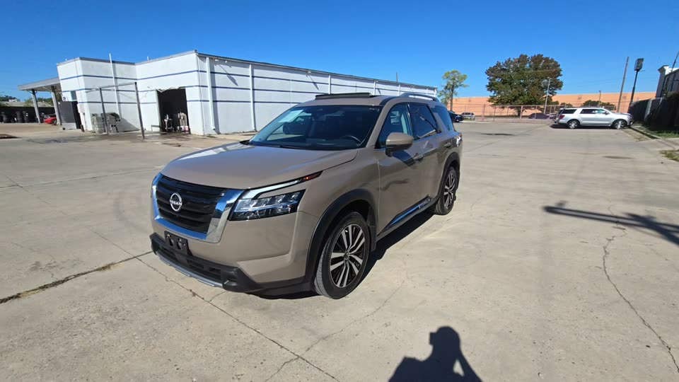 2023 Nissan Pathfinder Platinum