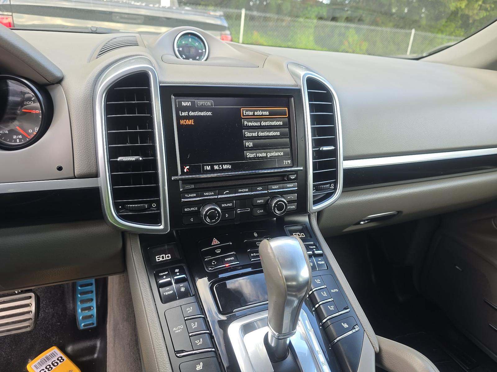 PORSCHE CAYENNE - 10