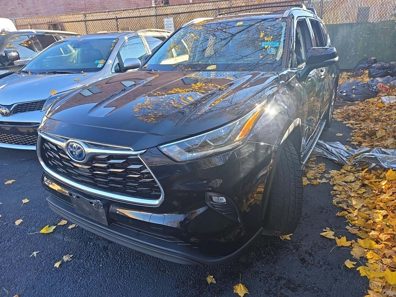 2022 Toyota Highlander Hybrid Limited AWD