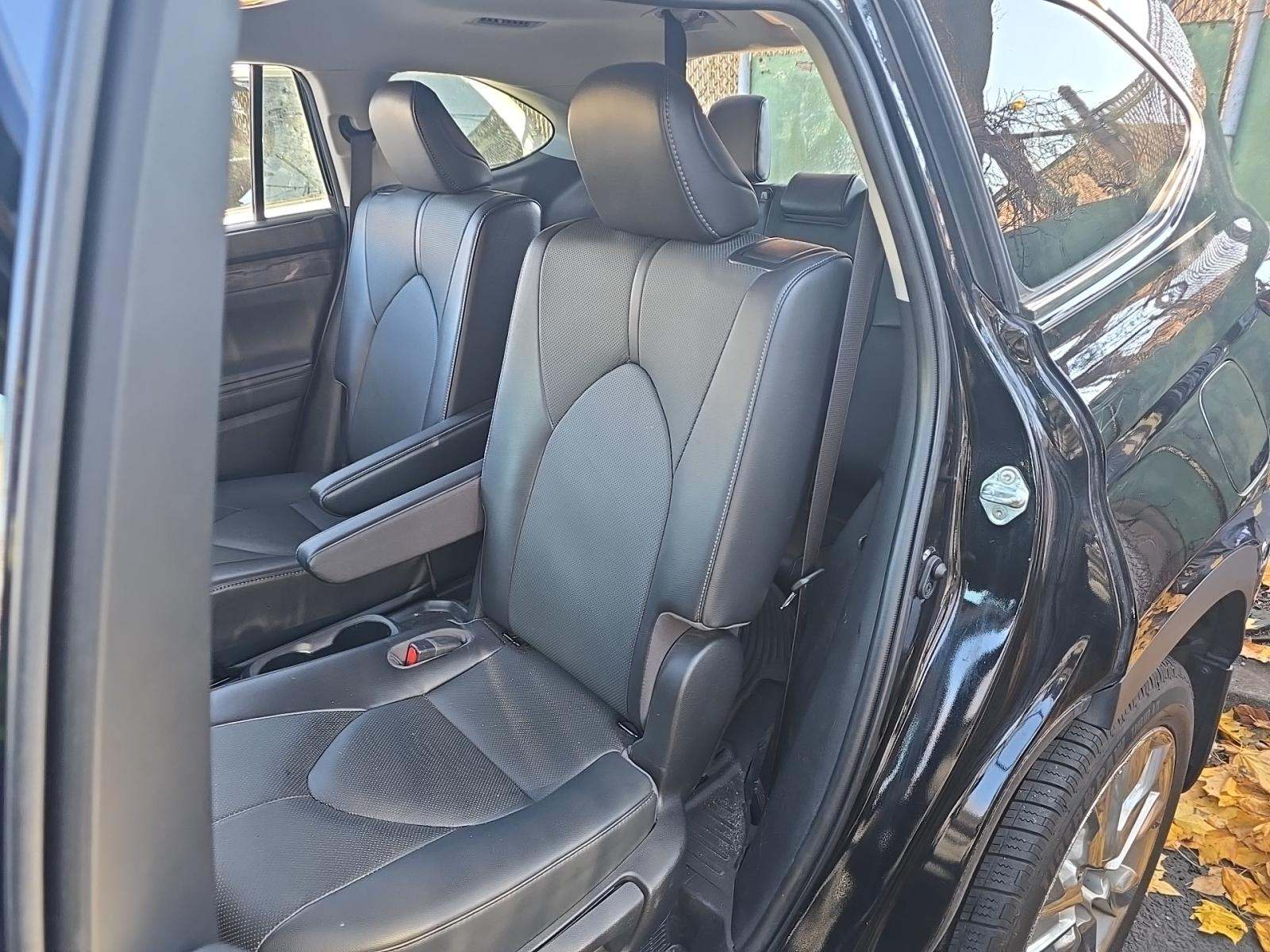 2022 Toyota Highlander Hybrid Limited AWD