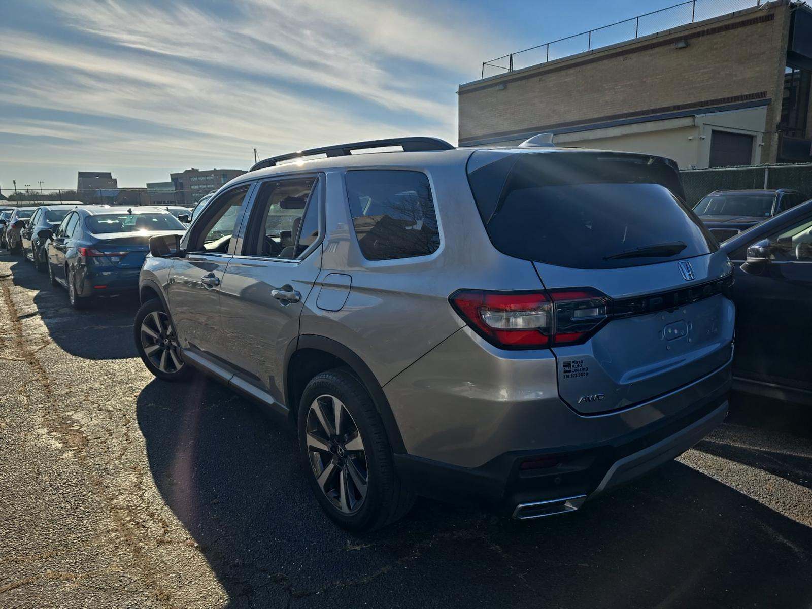 2023 Honda Pilot Touring AWD