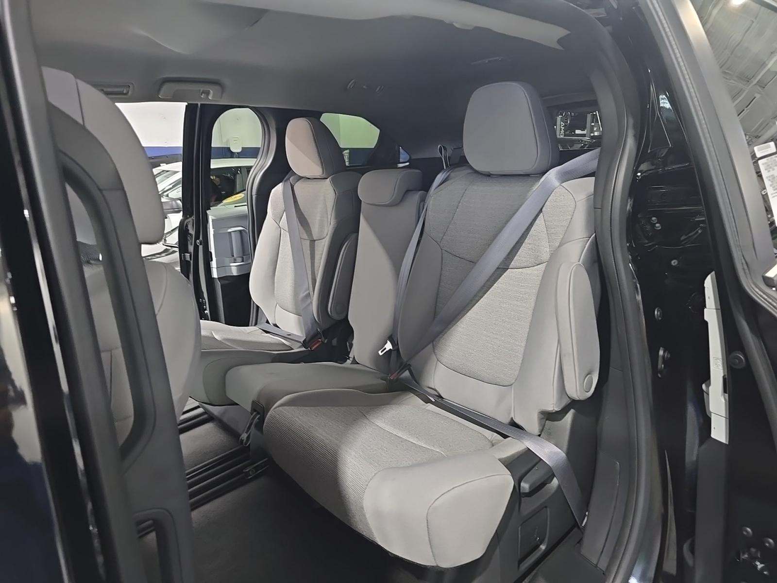 2025 Toyota Sienna LE FWD