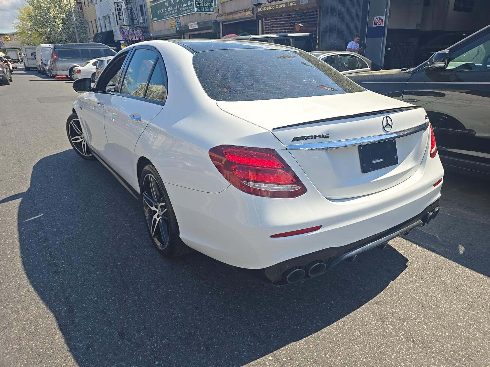 MERCEDES-BENZ E-CLASS - 2