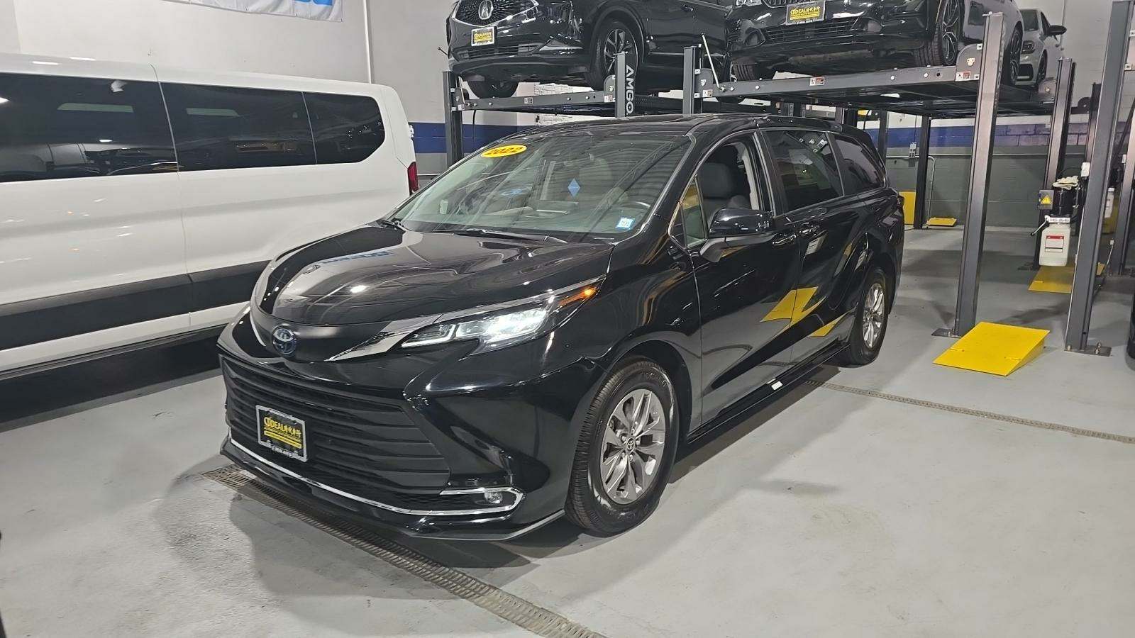 2022 Toyota Sienna XLE 8-Passenger 120.5