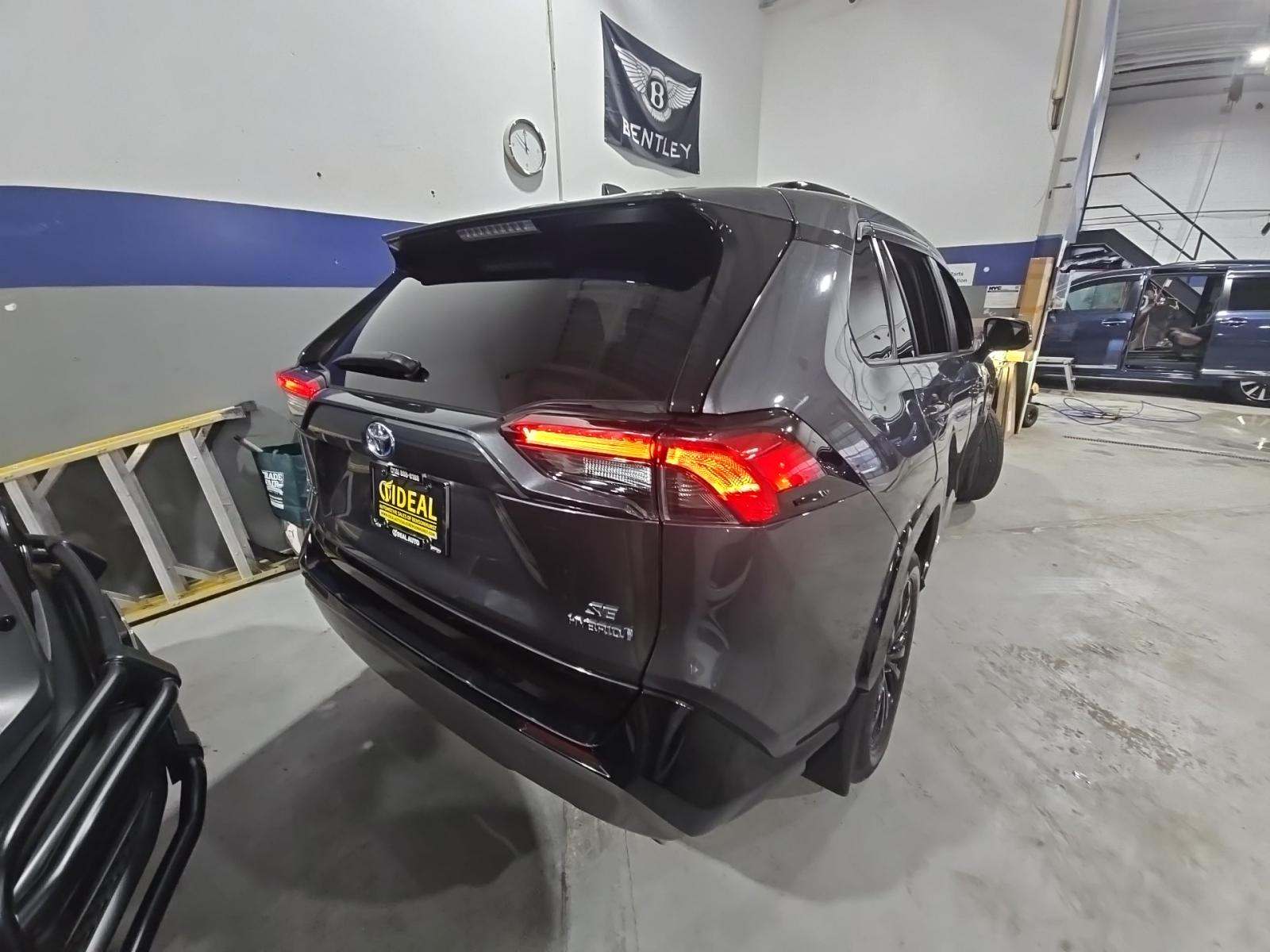 2022 Toyota RAV4 Hybrid SE AWD