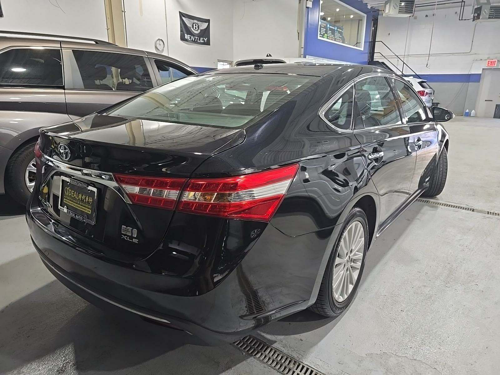 2015 Toyota Avalon Hybrid XLE Premium FWD