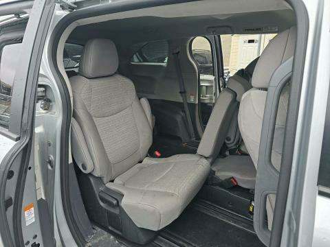 2022 Toyota Sienna LE FWD