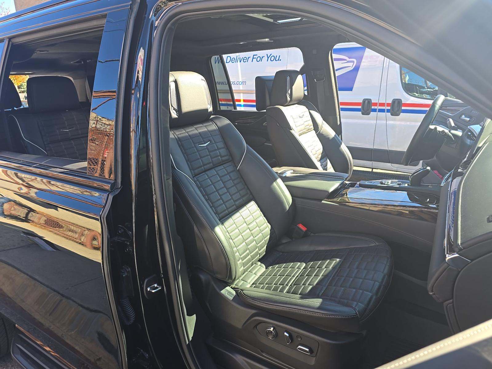 2023 Cadillac Escalade ESV Sport Platinum AWD