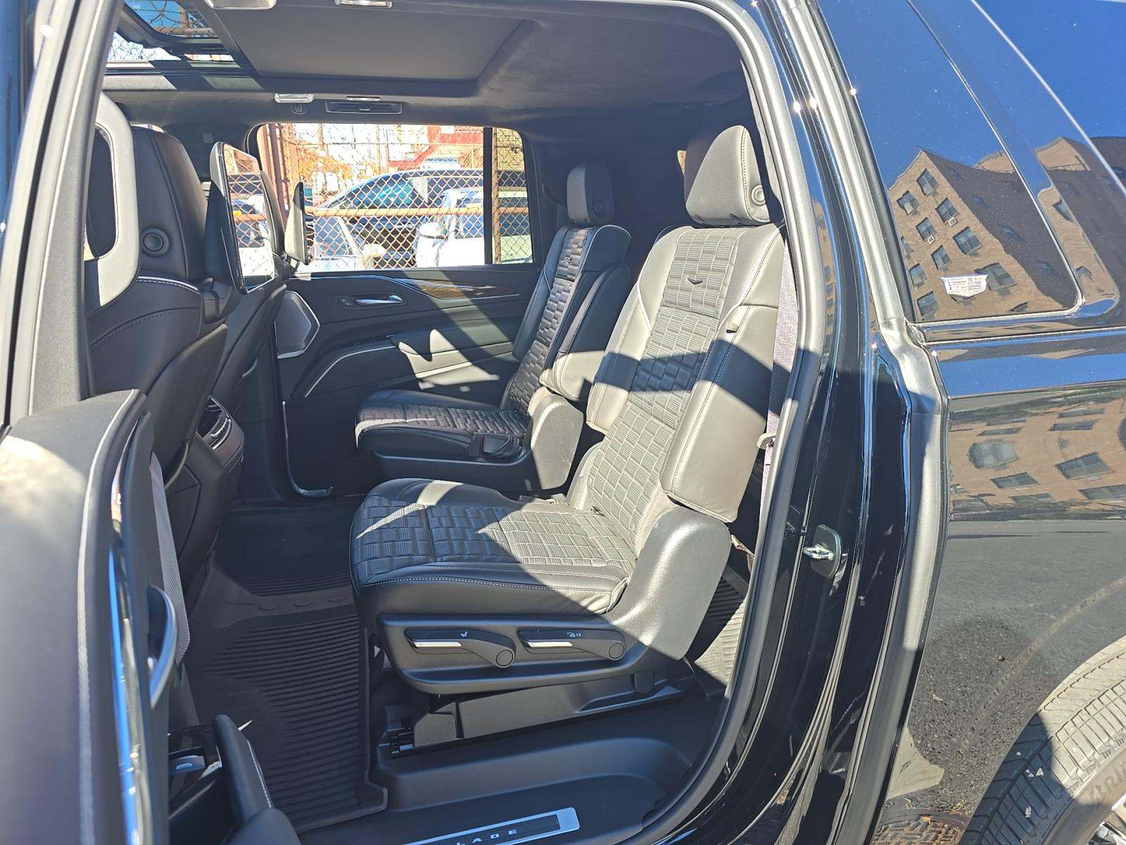 2023 Cadillac Escalade ESV Sport Platinum AWD