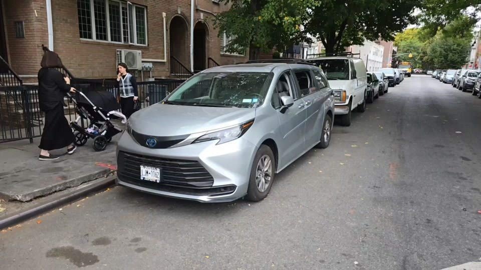 2024 Toyota Sienna LE 8-Passenger 120.5