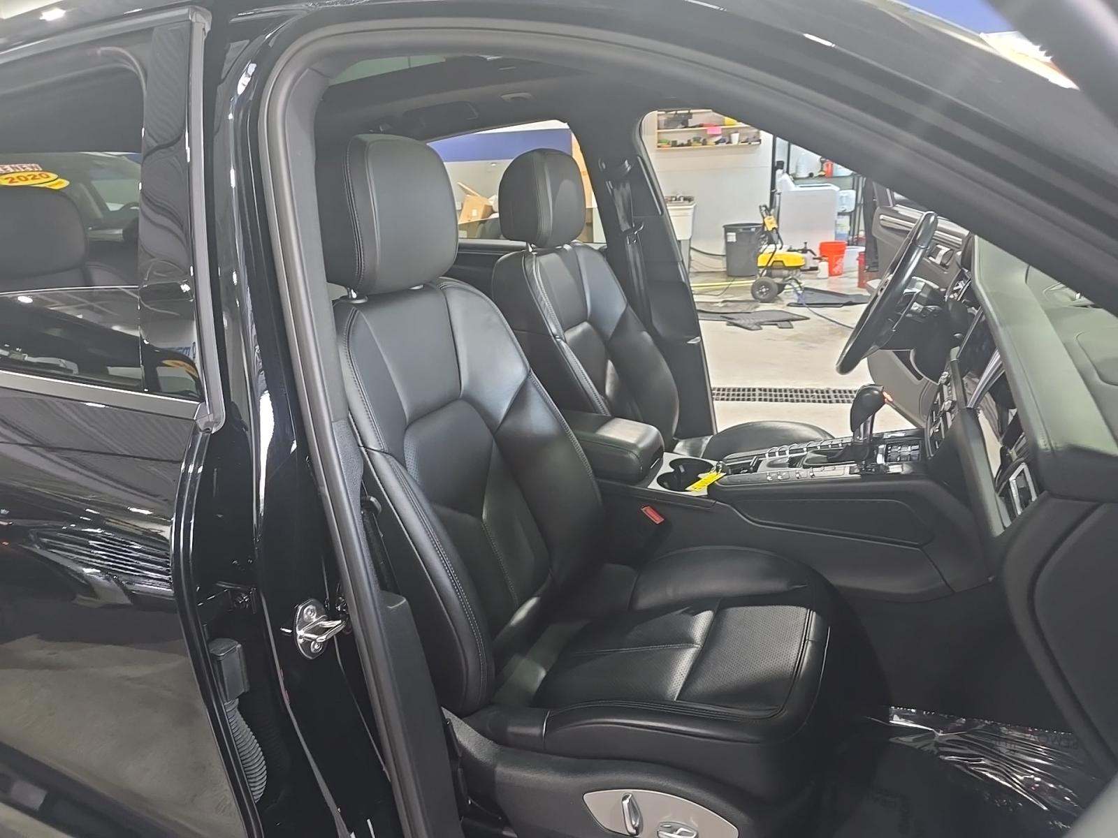 2021 Porsche Macan Base AWD