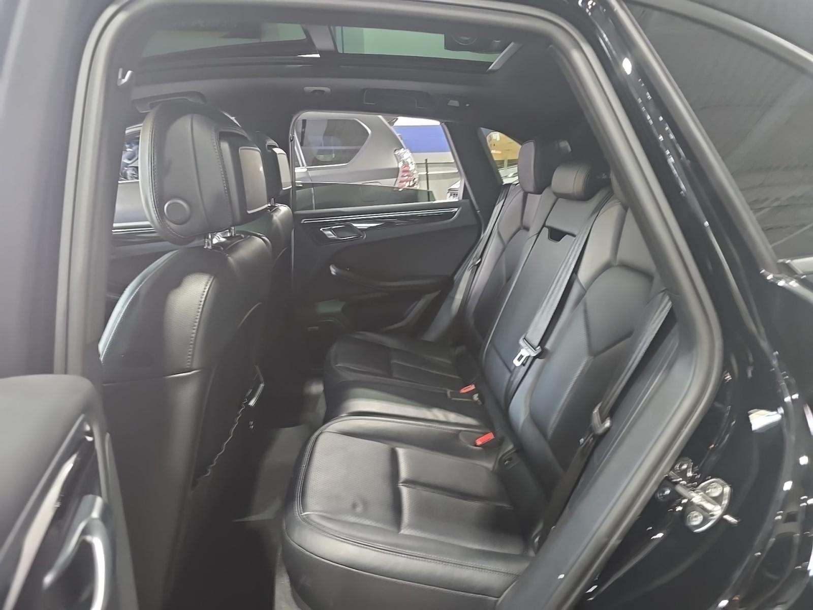 2021 Porsche Macan Base AWD