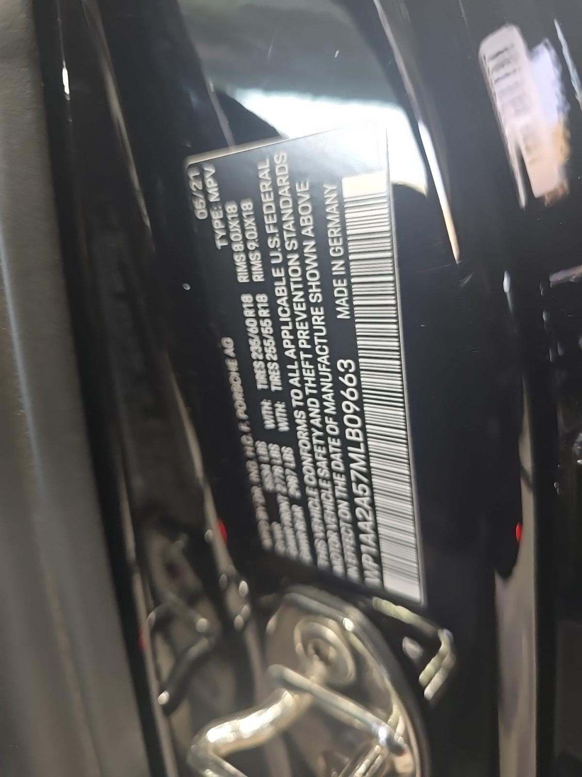 2021 Porsche Macan Base AWD