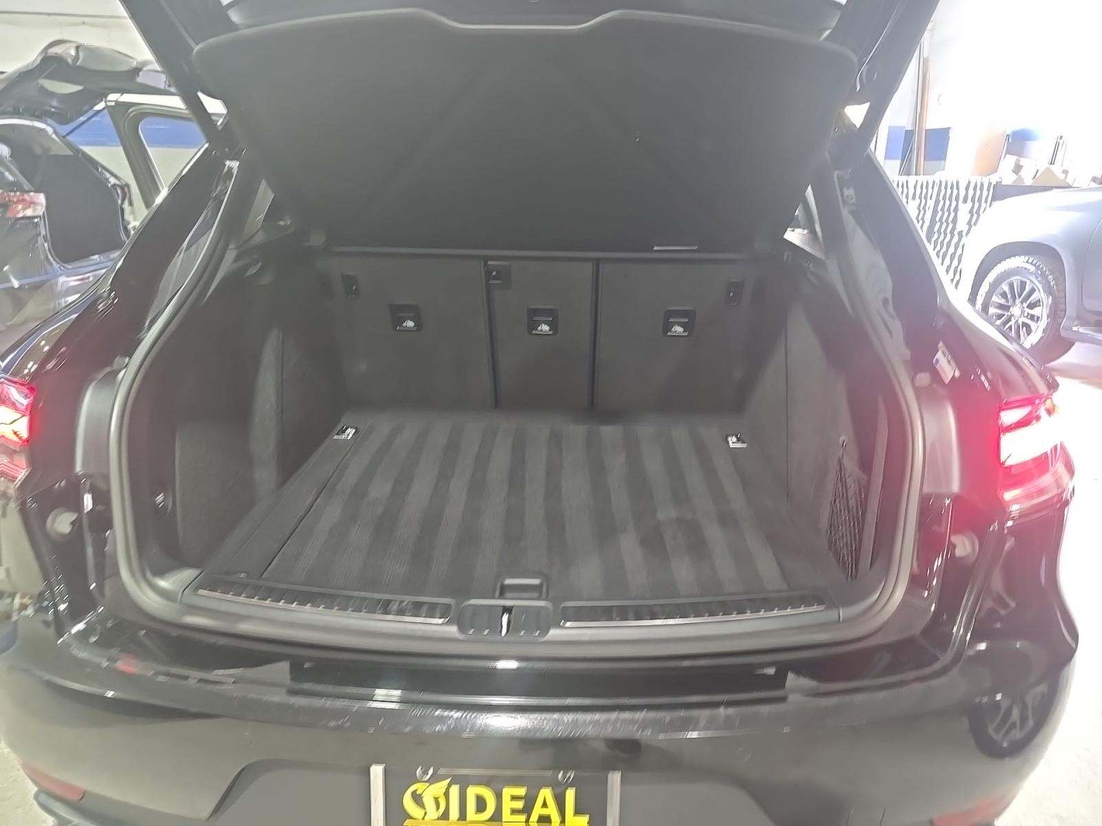 2021 Porsche Macan Base AWD