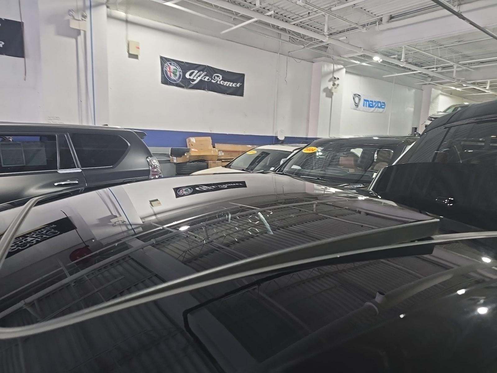 2021 Porsche Macan Base AWD