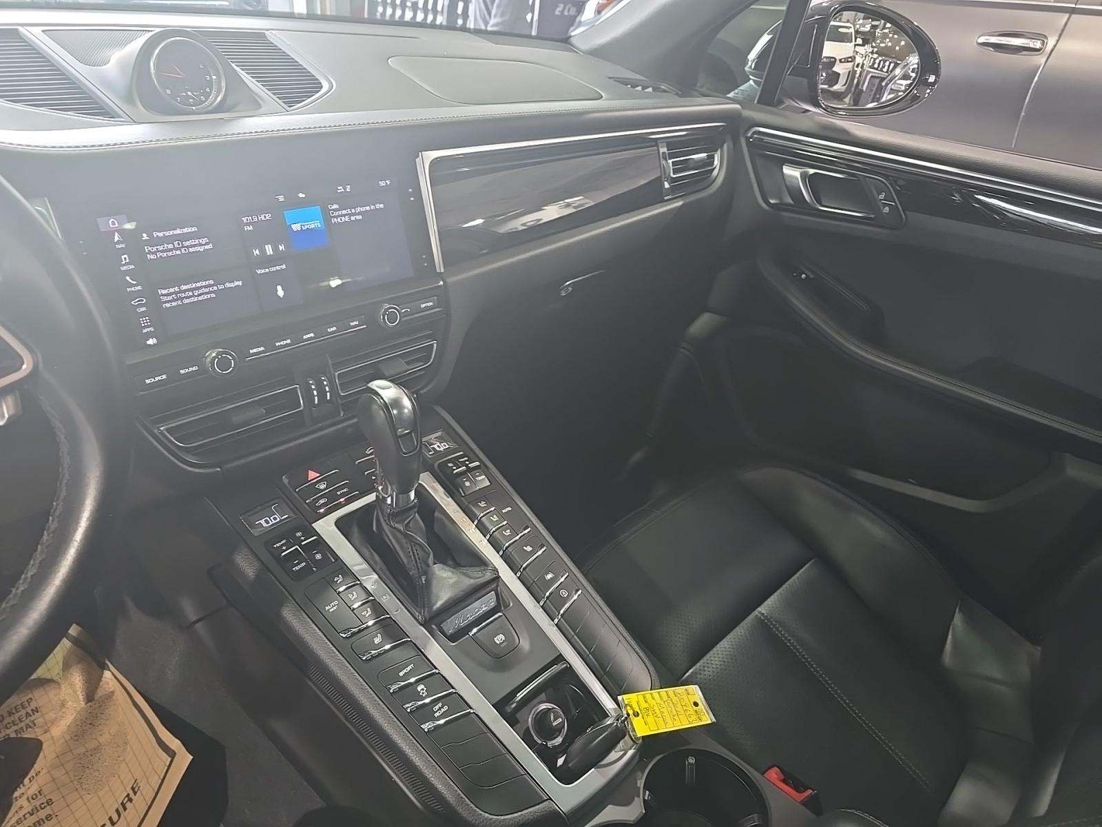 2021 Porsche Macan Base AWD