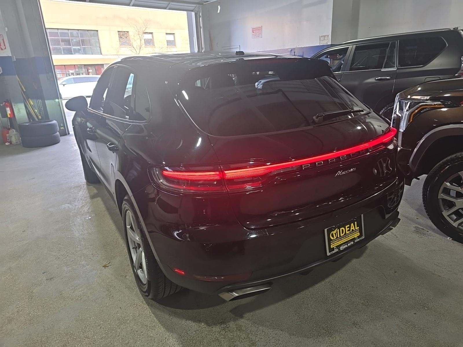 2021 Porsche Macan Base AWD