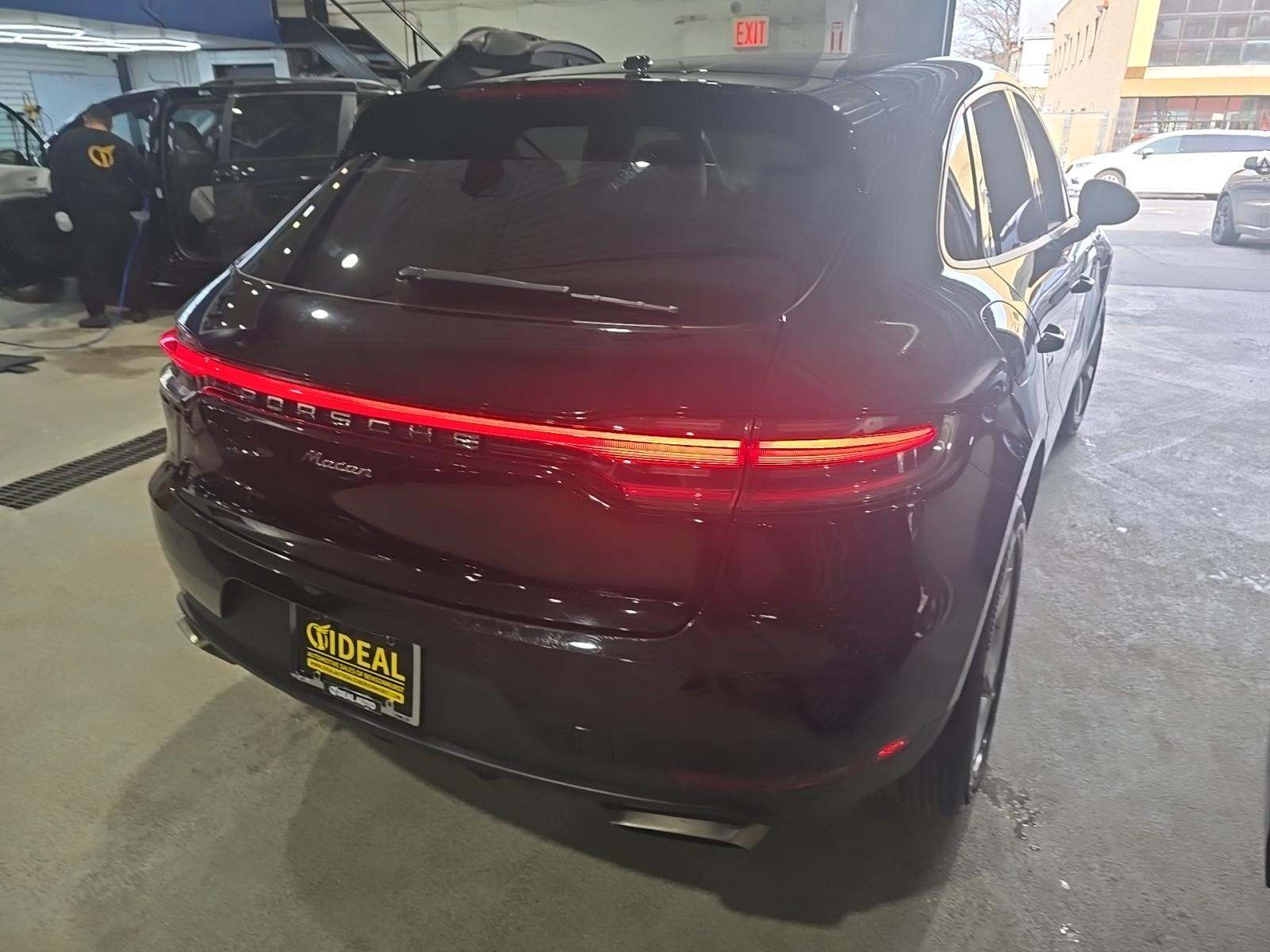 2021 Porsche Macan Base AWD