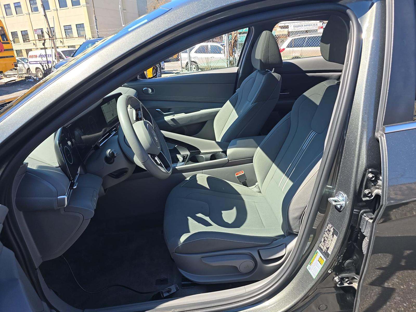 HYUNDAI SEL CONVENIENCE - 6