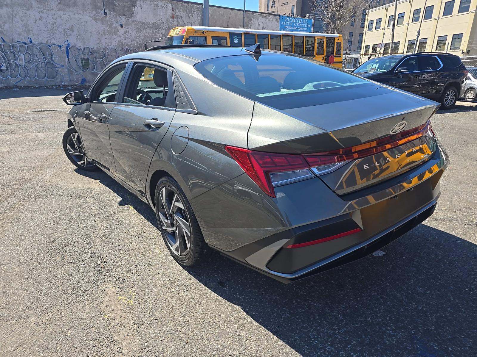 HYUNDAI SEL CONVENIENCE - 2