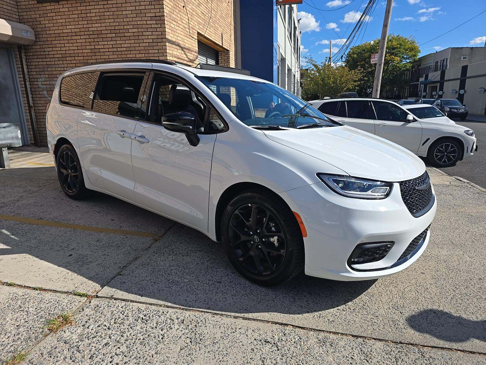 2025 Chrysler Pacifica Limited FWD