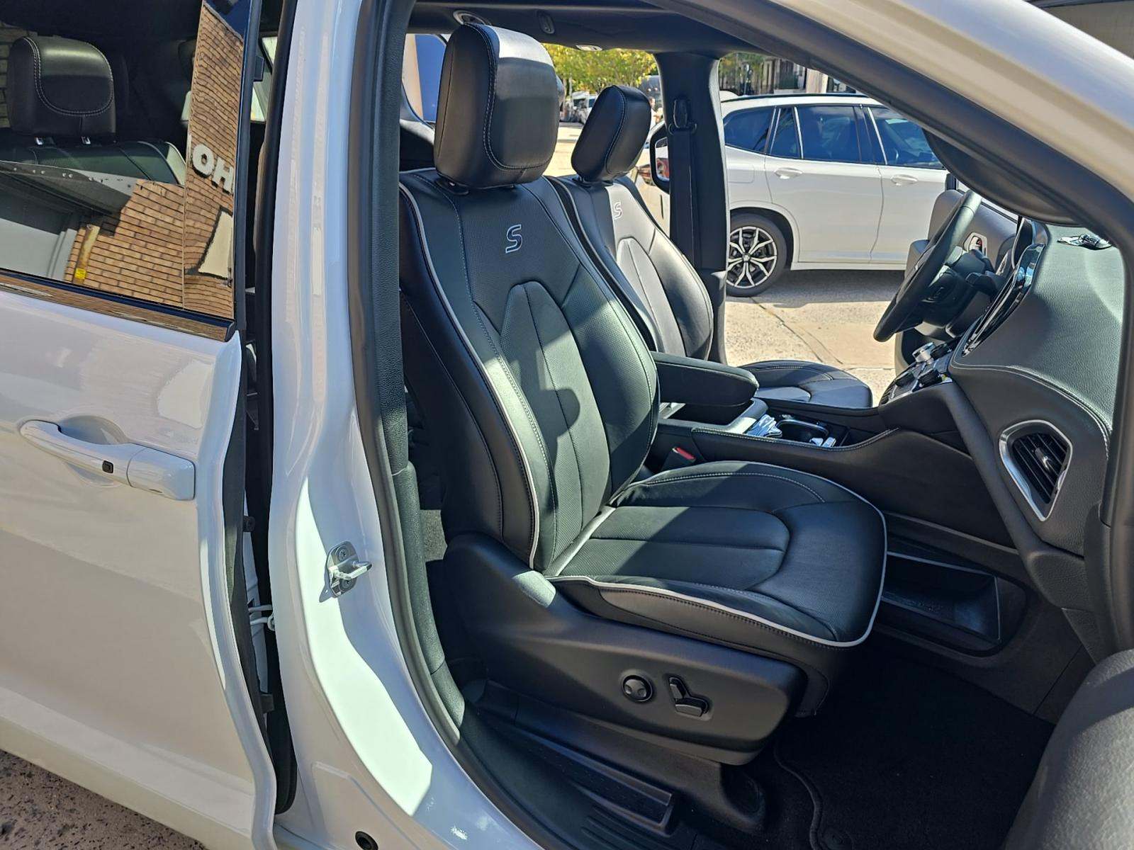 2025 Chrysler Pacifica Limited FWD