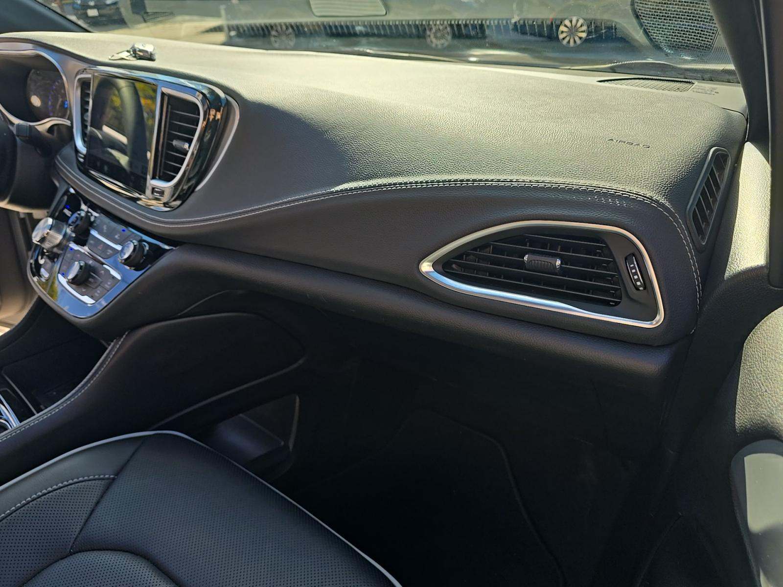 2025 Chrysler Pacifica Limited FWD