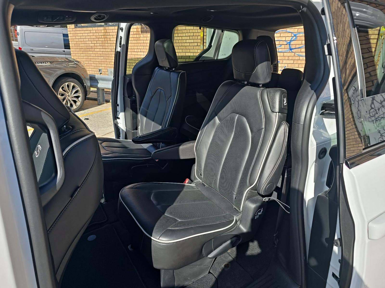 2025 Chrysler Pacifica Limited FWD