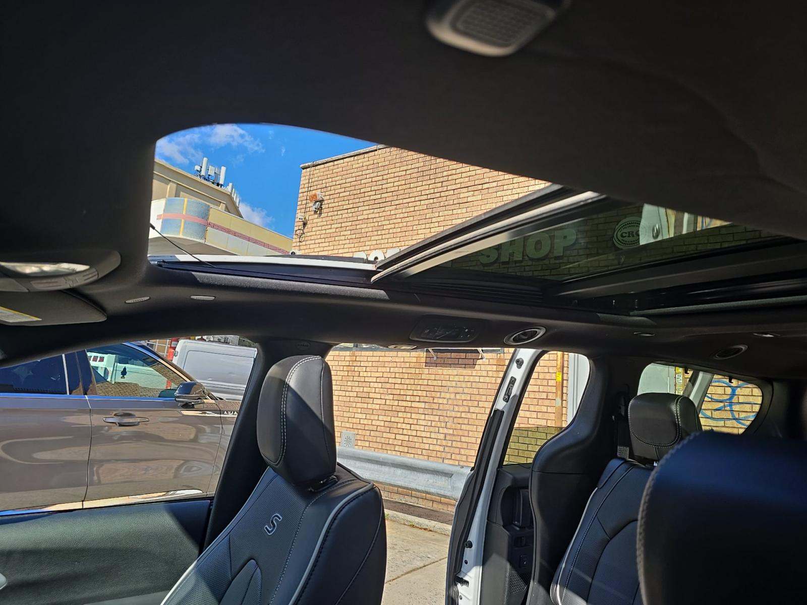 2025 Chrysler Pacifica Limited FWD