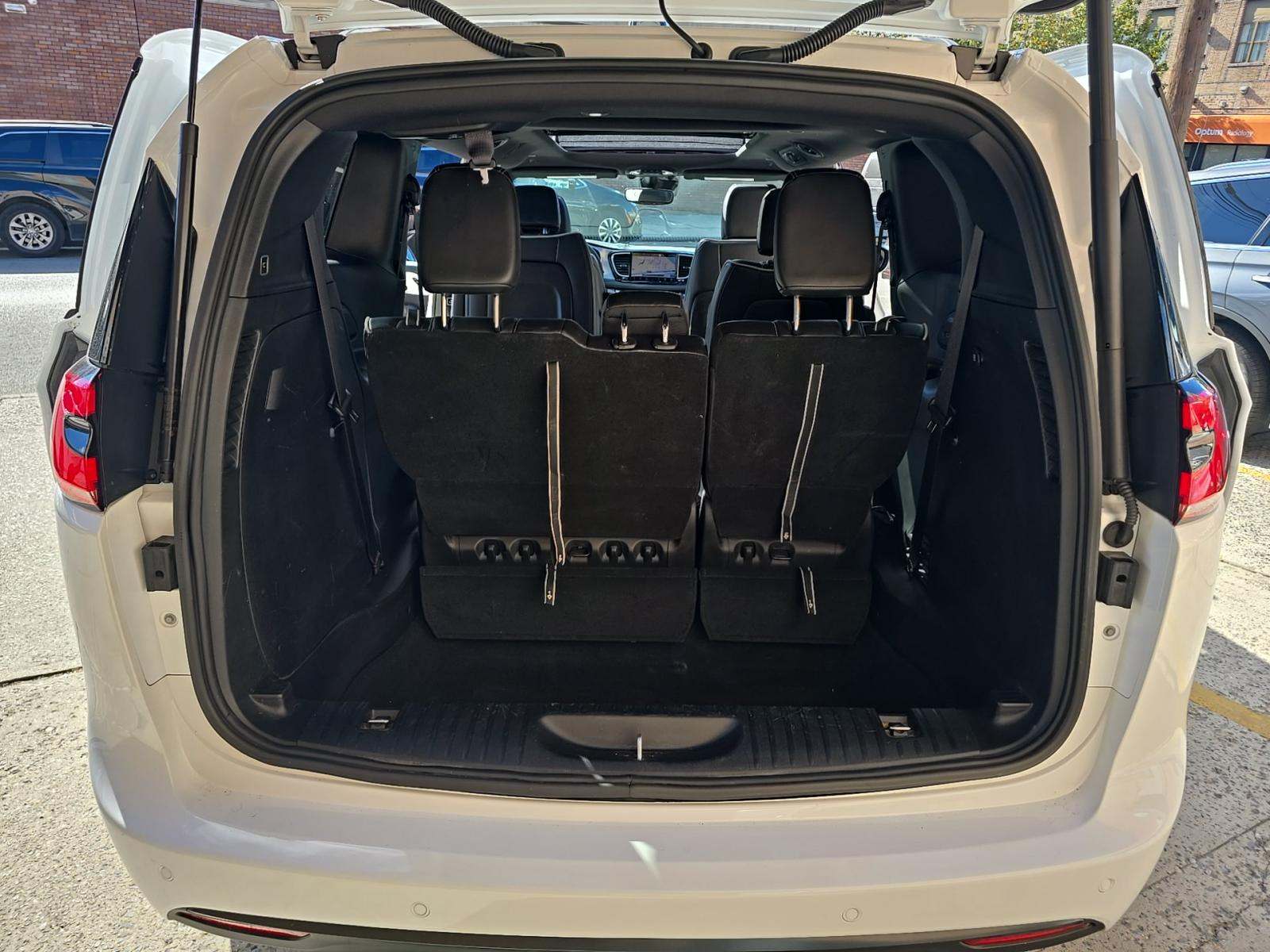 2025 Chrysler Pacifica Limited FWD