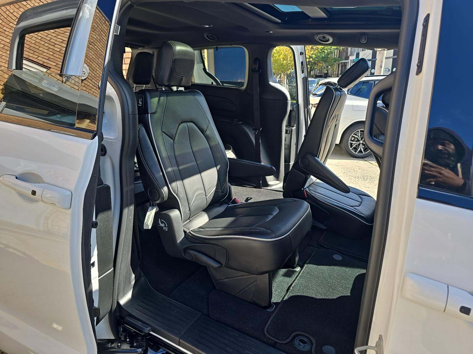 2025 Chrysler Pacifica Limited FWD