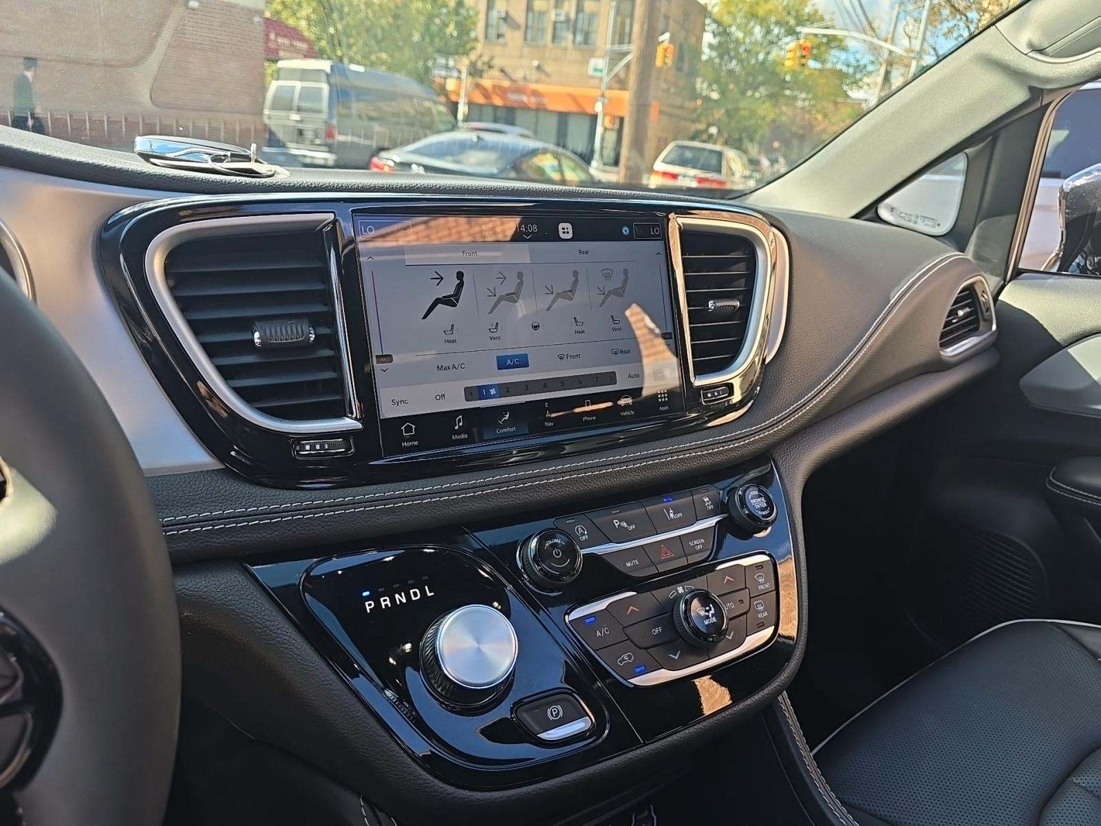 2025 Chrysler Pacifica Limited FWD