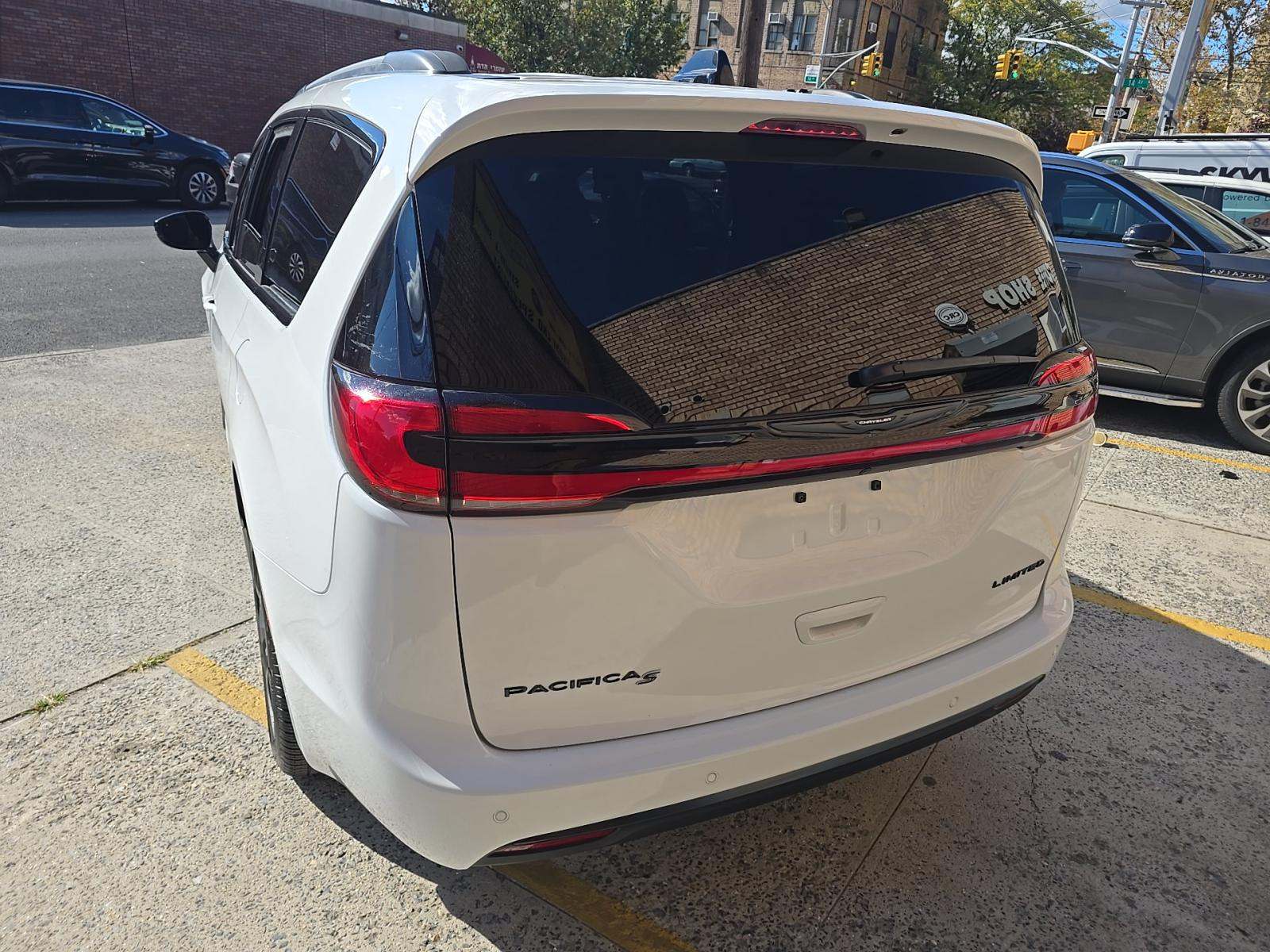 2025 Chrysler Pacifica Limited FWD