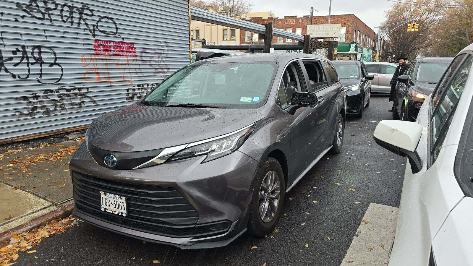 2023 Toyota Sienna LE 8-Passenger 120.5