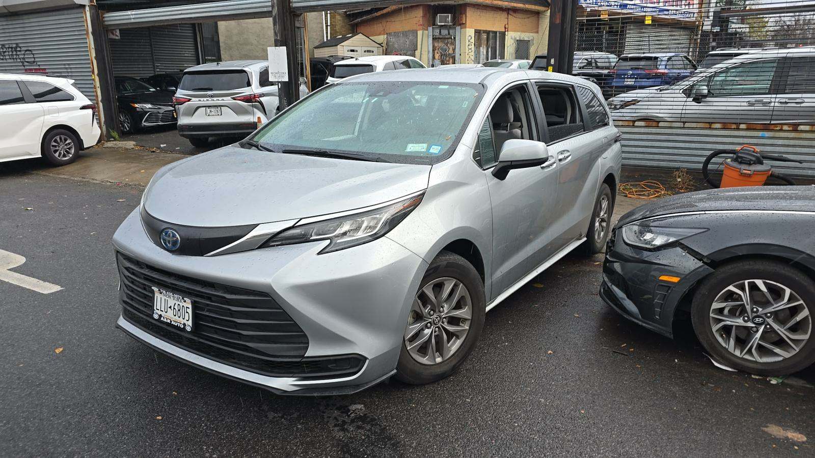 2022 Toyota Sienna LE 8-Passenger 120.5