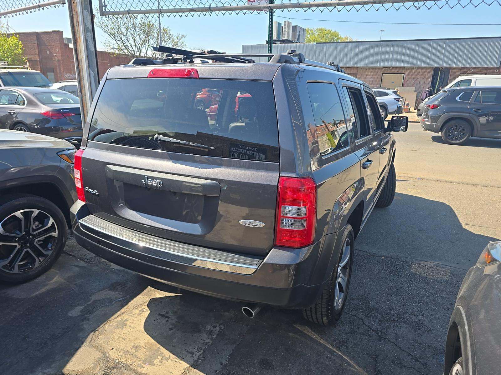 JEEP LATITUDE HIGH ALTITUDE EDITION - 3