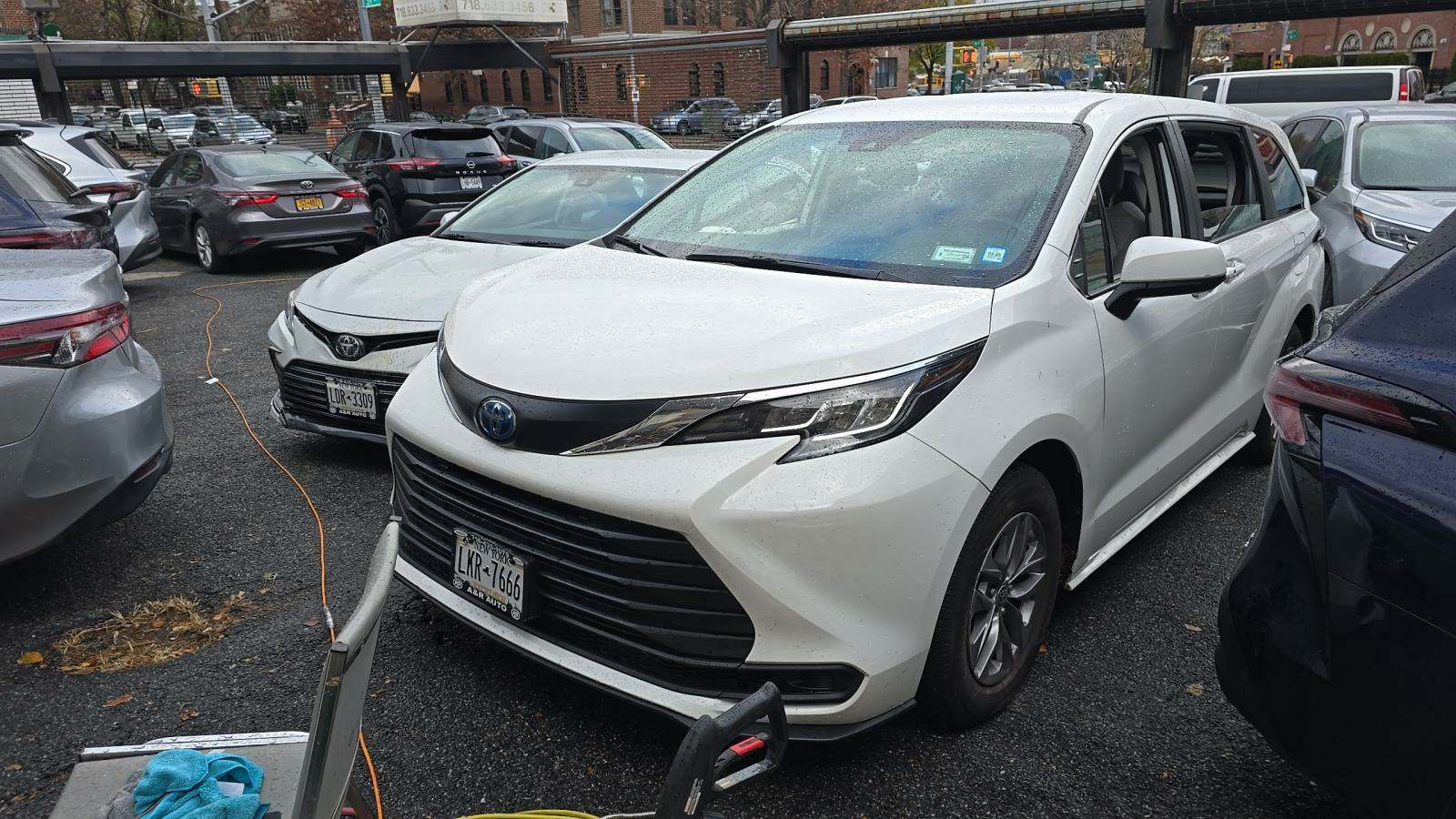 2023 Toyota Sienna LE 8-Passenger 120.5