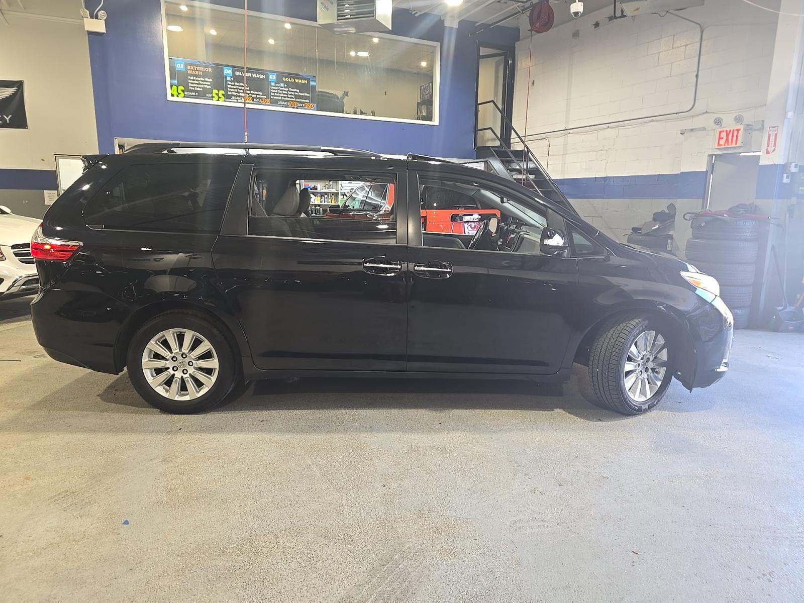 TOYOTA SIENNA - 4